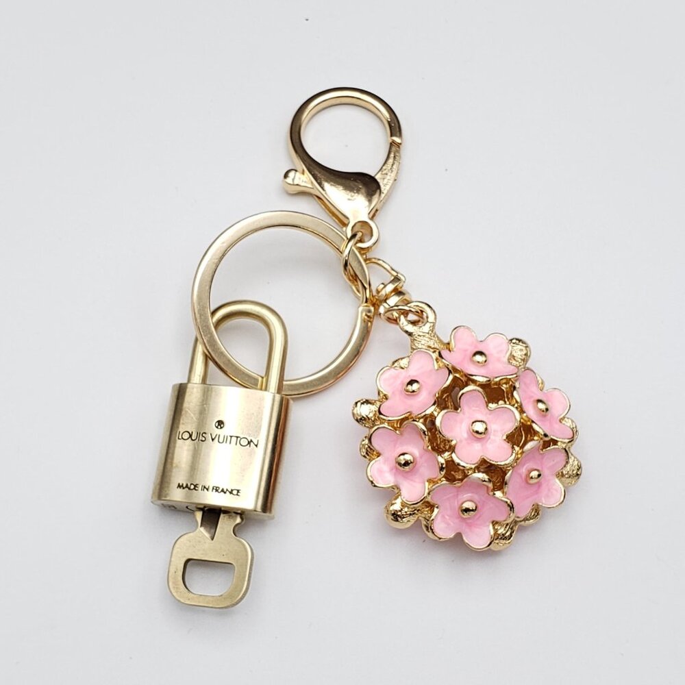 Louis Vuitton Authentic Gold Lock 🔒 Unbranded Flower Keychain Charm for Bags - Picture 7 of 11